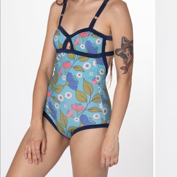 SOLD - Solstice Intimates Everyday Cotton Bodysuit - Picture 2 of 4